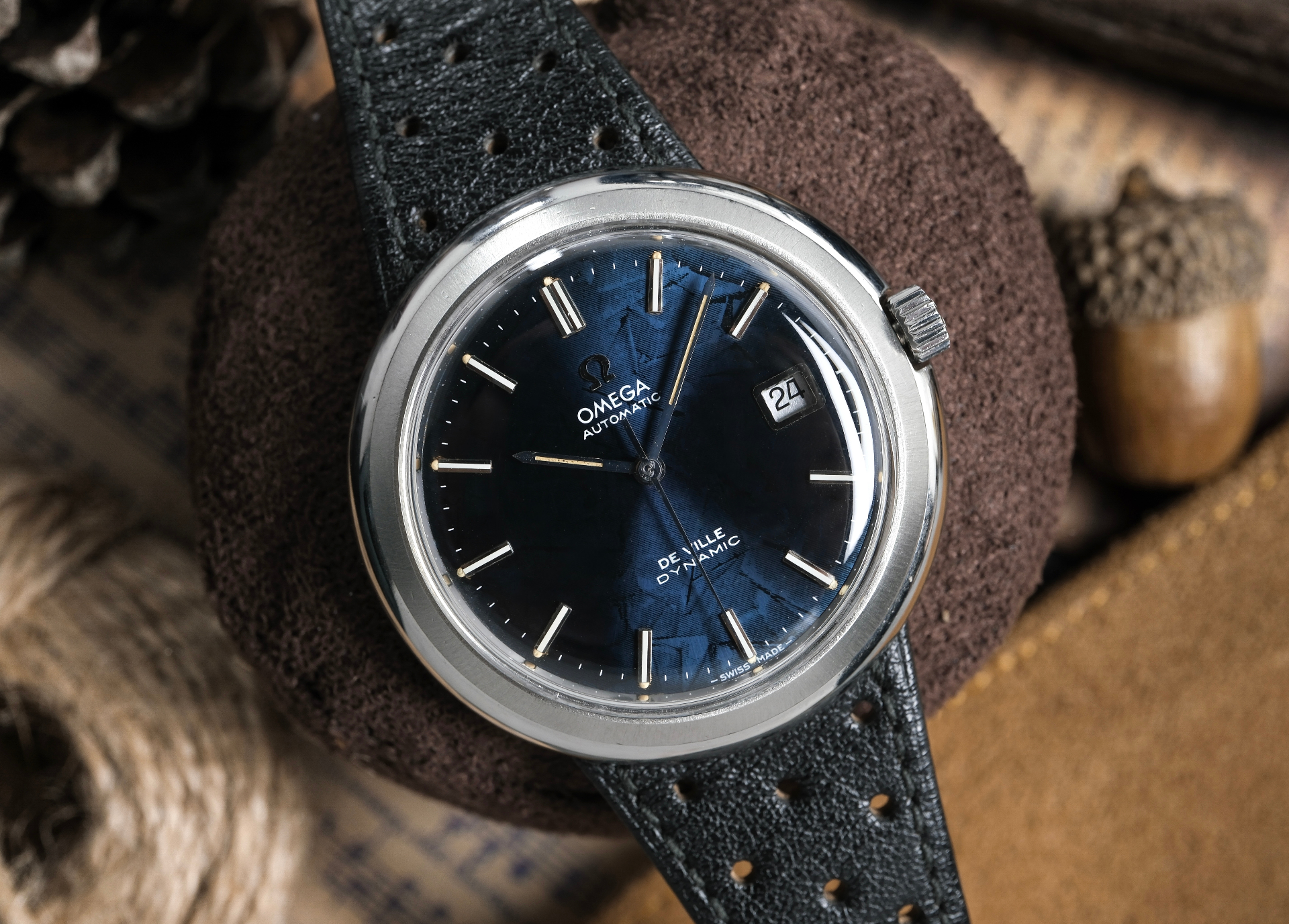 Omega De Ville Dynamic with well-preserved acrylic crystal